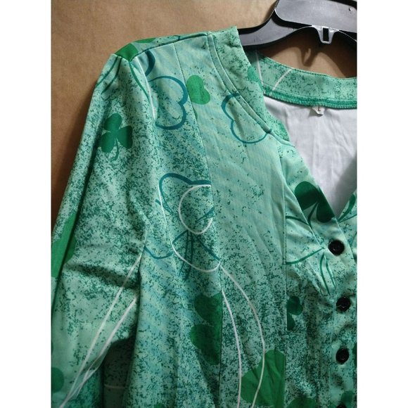 Shamrock lucky Saint Patrick's Day Green blouse size Medium - Picture 2 of 5